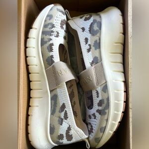Cole Haan ZERØGRAND white, leopard print woman’s loafers size 6.5